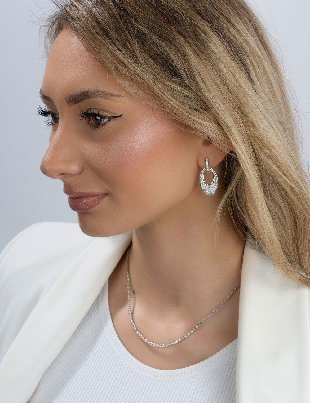 Ohrstecker Oval Pavé mit weißen Zirkonia – 925 Silber rhodiniert | Modern